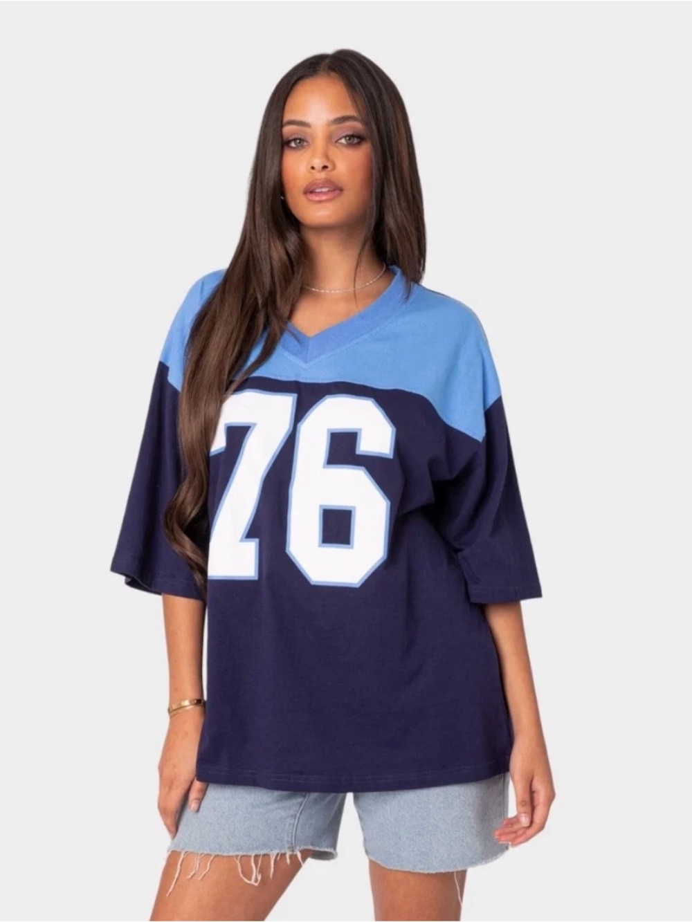 EDIKTED 76 Oversized Tee Size Large NWT Blue Navy V-Neck Graphic Shirt
